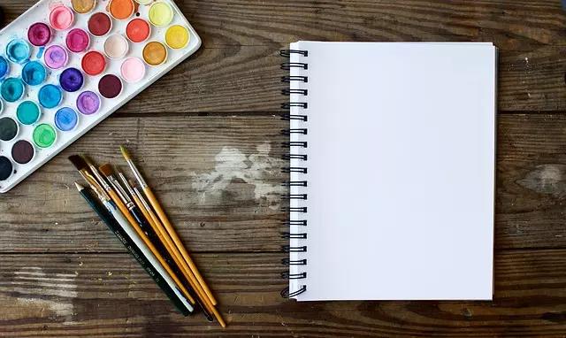 Ao aprender pintura online, você é quem monta seu próprio cronograma de estudos.