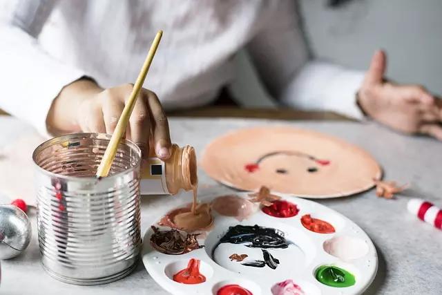 Ninguém se torna um bom pintor sem antes praticar muito.